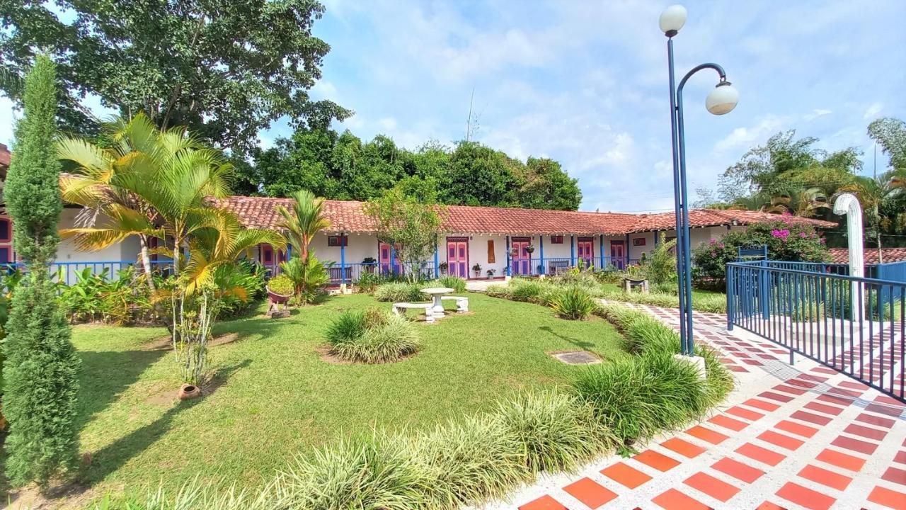 Finca Hotel Villa Del Sol Pueblo Tapao Esterno foto