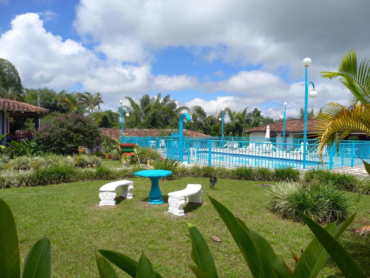 Finca Hotel Villa Del Sol Pueblo Tapao Esterno foto