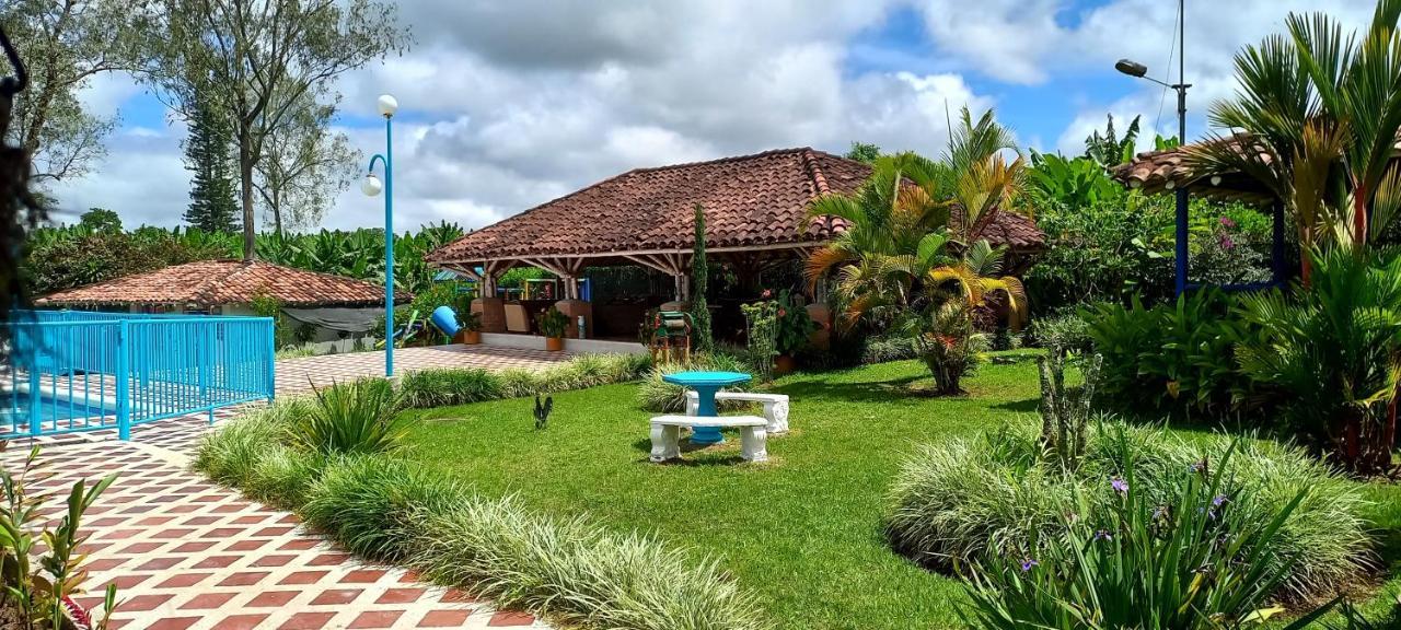 Finca Hotel Villa Del Sol Pueblo Tapao Esterno foto