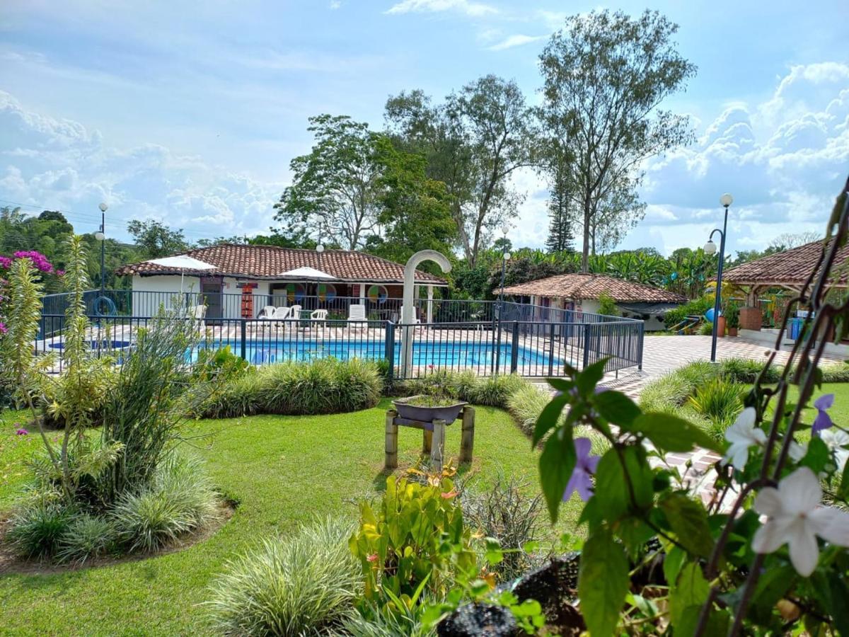 Finca Hotel Villa Del Sol Pueblo Tapao Esterno foto