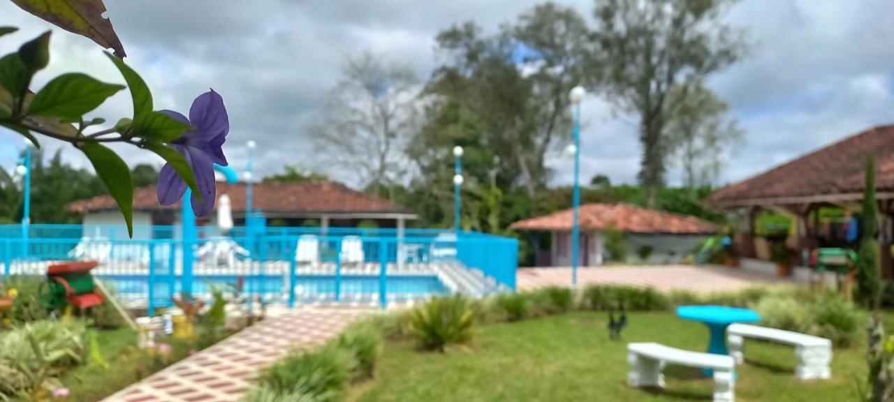 Finca Hotel Villa Del Sol Pueblo Tapao Esterno foto