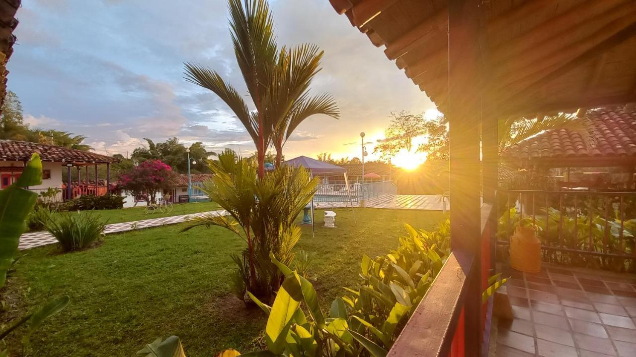 Finca Hotel Villa Del Sol Pueblo Tapao Esterno foto